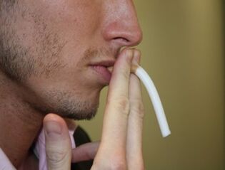 Un bărbat care fumează riscă să dezvolte probleme cu potența